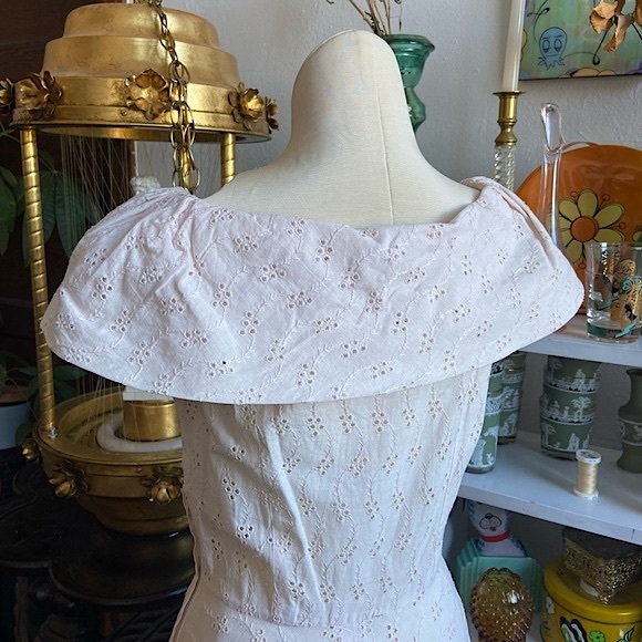 1950s Eyelet Embroidered, Cream Cotton Day Dress - Picture 4 of 5